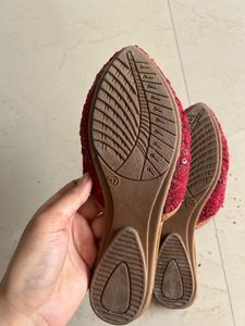 embroidered jutti