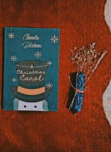 Ꭿ ᏨᎻᏒᎨᏕᎿᎷᎯᏕ Carol Book