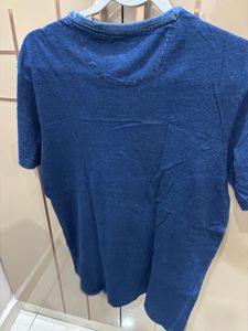 Medium Sized Levi&#39;s Graphic Tee
