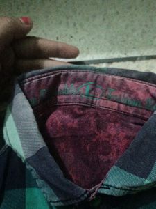 2 Combo Shirts L size.