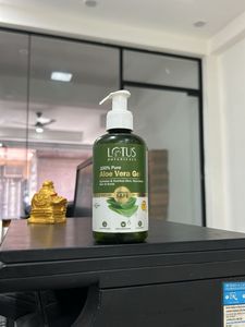 100% Pure Aloe Vera Gel Hydrates & Soothes Skin, N