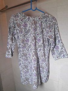 Floral Print Short Kurti 🤍