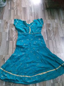 Green Coler  Aberla Type Of Top... Camer So Blou Coler...😘.                      1time Used Only.100%cotton     No Flows...
