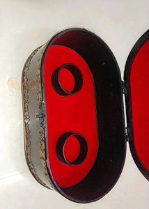 New Vintage Oval Jewelry Box