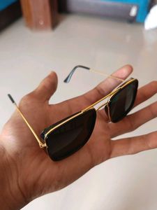 Royal Edge Black-Gold Retro Sunglasses – Stylish &amp;