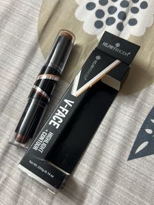 Hilary Rhoda Highlighter + Contour