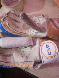 CEAT Milaze Cricket Gloves