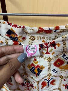 Sleeveless White Kurti