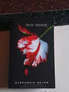 New Moon by Stephenie Meyer