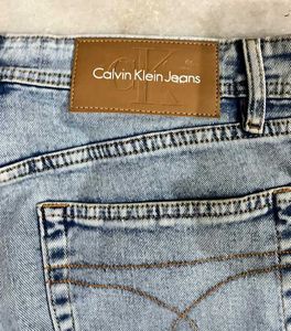 CALVIN KLIEN ICE WASHED BLUE BOOTCUT JEANS 32