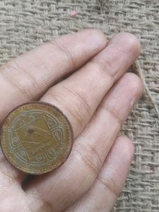 2 Rupees Coin Foreign Country Nepal