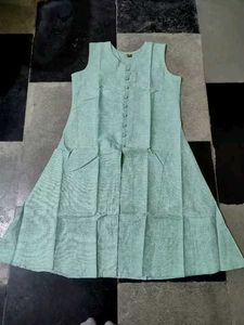 Elegant Sleeveless Kurta