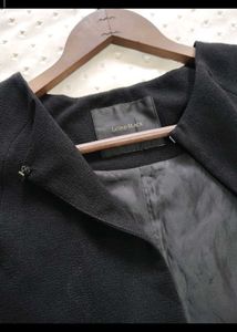 Chic Black Cropped Jacket