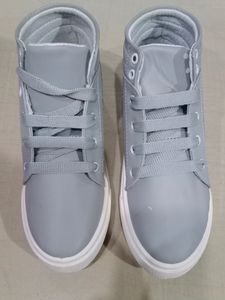🆕 Fancy Female Shoe Size 5 👟