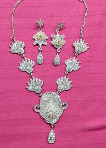 Beautiful And Stylish Wedding Wear Set Vth Earings