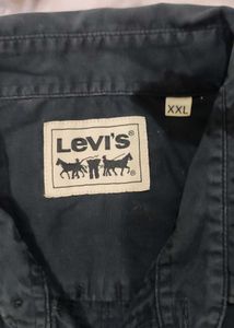 Levi&#39;s Half shirt
