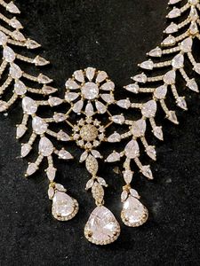 Sri Ad Neck Set