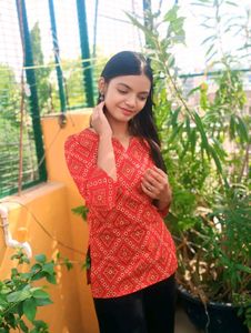 Red patterned 3/4 sleeve top