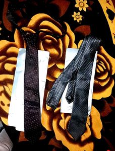 New Men's Two Tie Set Only 90