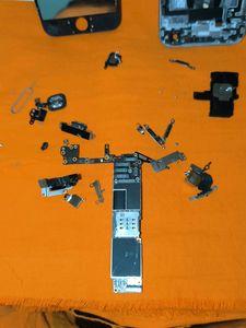 For Parts: iPhone 6 - Damaged