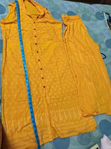 Beautiful Printed Yellow Sleeveless Suit In Xl Siz