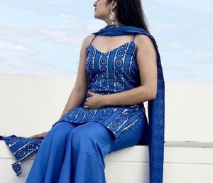 Blue Embellished Kurti With Flared Pants Suit Set