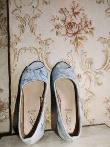 Peep-Toe Wedge Heels And Complementry SurpriseGift