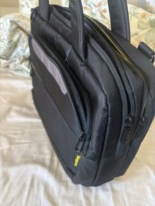 Targus Laptop Bag 7000 ka hai naya (office se mila