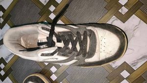 Used Sneakers condition is to good