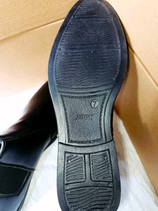 Stylish Black Leather Chelsea Boots