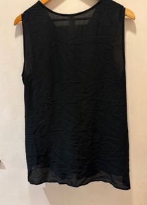 Black Sleeveless V-Neck Top