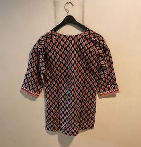 Patterned 3/4 Sleeve Top Size S