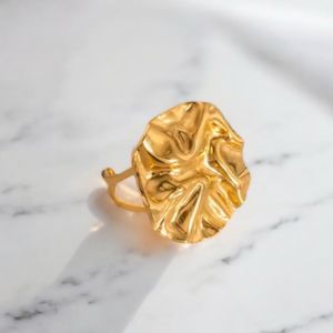 Fiora Ring