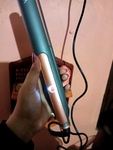 Vega Hair Straightener
