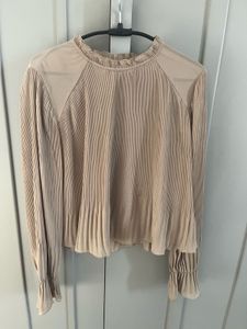 Fashionable Top In Good Condition