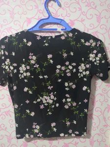 A Black Ginger Cute Floral Print Crop Top