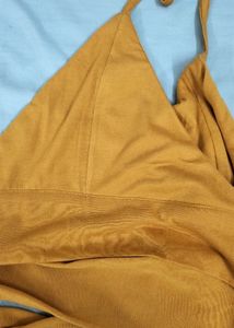 Cute yellow crop top