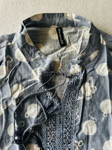 Cute blue/white top - S