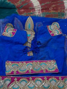 Net Saree With Matching Blause And Peticot