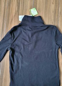 Black Ribbed Top With Tag
