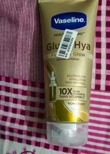 Vaseline Gluts Hya Serum In Lotion (Flawless Glow)
