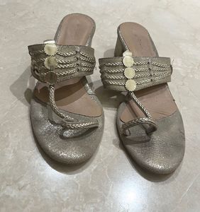 Kalaniketan - Ethnic Gold Kolhapuri Heels