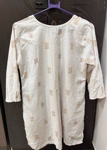 Off White Printed Short Kurta!🤍