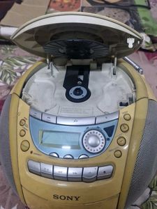 Sony CD/RW Playback Radio
