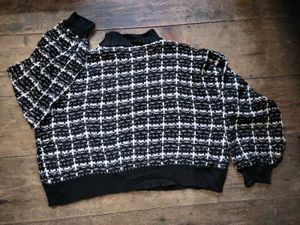 🌸Black &amp; White Classic Sweater