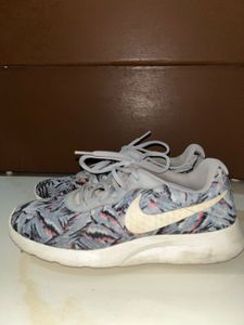 First Copy Nike Tanjun Sneakers - Size 7