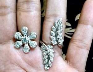 Double Finger AD Flower Leaf Ring adjustable One