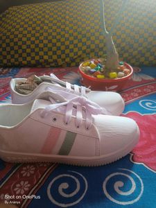 Woman White Sneaker 👟