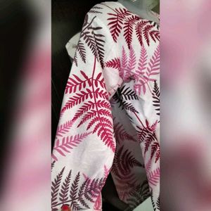 Women Floral Print White &amp; Pink Short Kurti