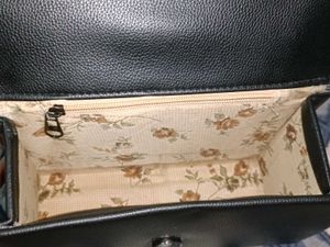Chic Black Crossbody/sling Bag